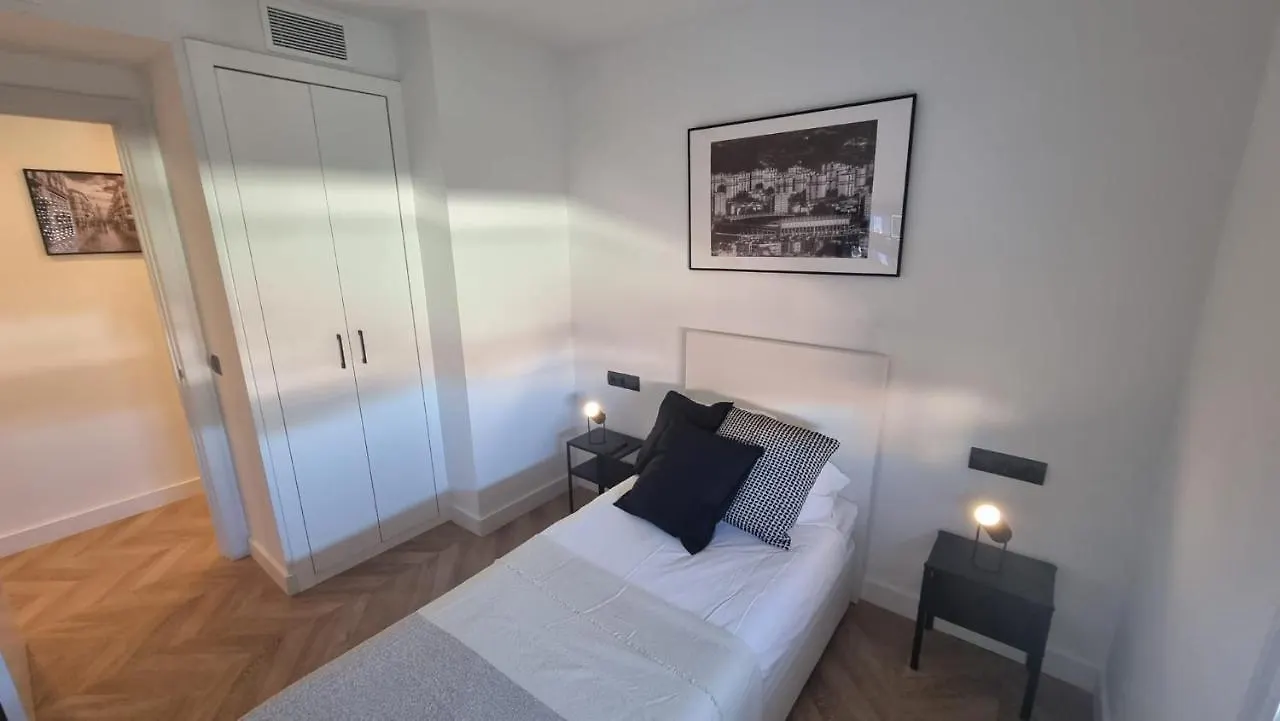 Luxe Appartement In Het Centrum Van Malaga Met Gratis Parkeerplek! 0*,  İspanya
